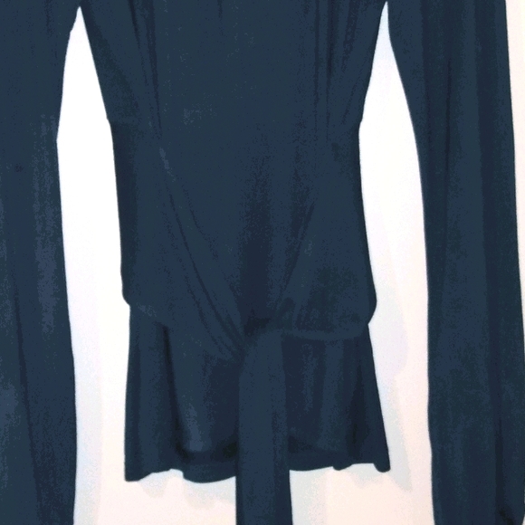 Knotted long sleeve tee - Picture 3 of 6